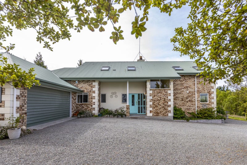 Lifestyle Living with Ample Space & Country Charm64439561410434111