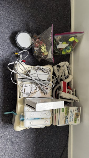 Wii console, games and accessories Carousel 1