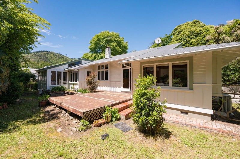 Priceless Location – Renovate or Redevelop64439848823427110