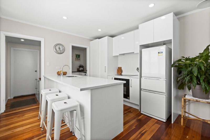 Exceptional starter for living and entertaining64443647576193111