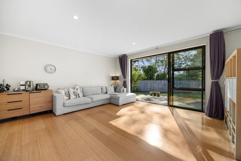 Brick & Tile Single-Level Family Home64440048658178111