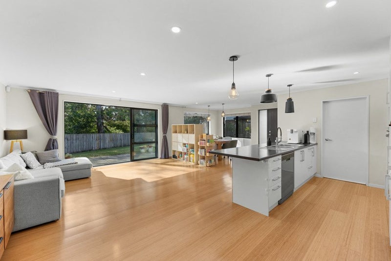 Brick & Tile Single-Level Family Home64440048658178112