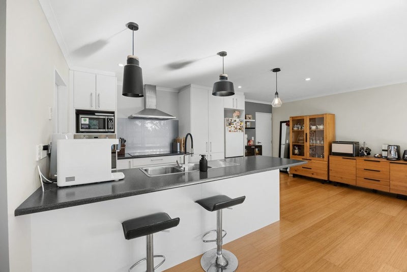 Brick & Tile Single-Level Family Home64440048658178113