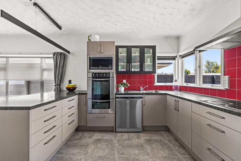 Stylish, Spacious and Packed with Extras64439952579586111