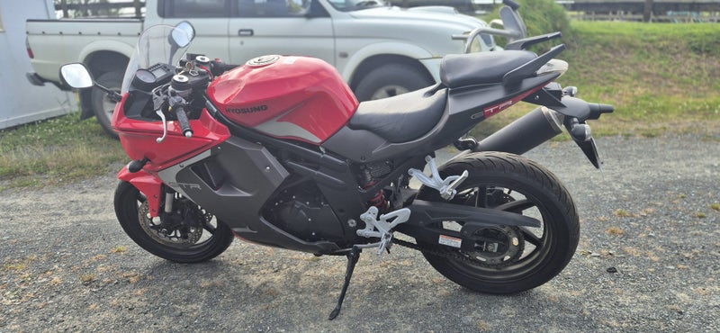 Hyosung GT650 201464669380889985111