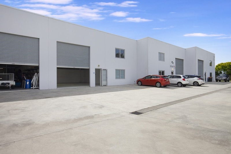 Tidy, Near New Warehouse, North of the City64447671352834112