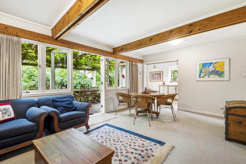 Top Location - Beach, Cafes, and Rugby!64440048484739114