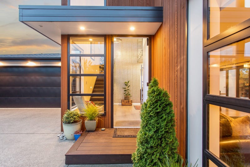 Sun, space & immaculate64440048626690110