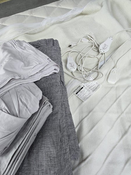 Queen Base, Mattress, Electric blanket, Sheets & Duvet64440197854979112