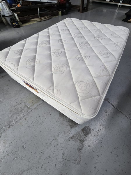 Queen Base, Mattress, Electric blanket, Sheets & Duvet64440197854979111