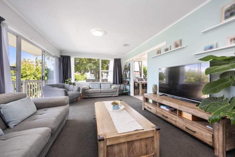 Your Christmas Cracker! Stylish 60’s Bungalow64440252824065112