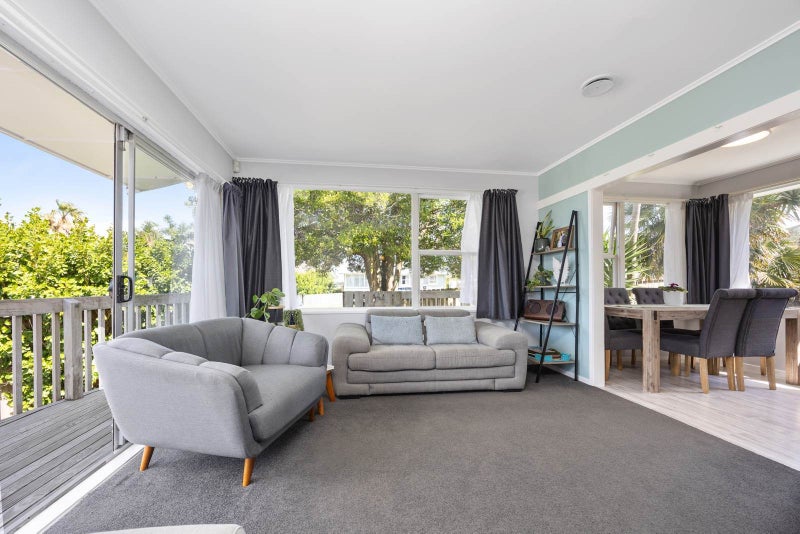 Your Christmas Cracker! Stylish 60’s Bungalow64440252824065113