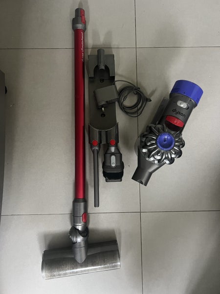 Dyson V7 Motörhead Stick Vaccuum Carousel 1