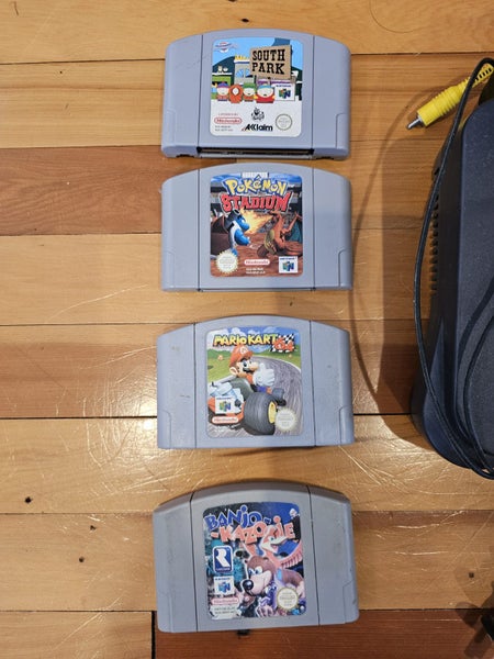 Nintendo64 + 2 x Controllers + 4 Games (Including MarioKart 64) + HDMI Converter64440389481473111