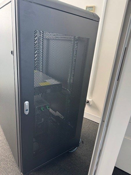 Server Cabinet64440470949763112