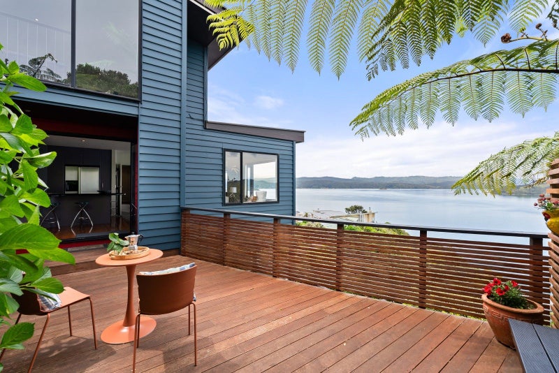 Harbour Views and Architectural Flair64518123047041114
