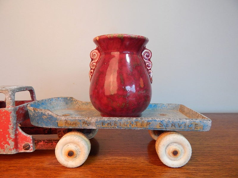 =STUNNING Ambrico Era CROWN LYNN Mini “Rhubarb” Vase 130.= Carousel 1