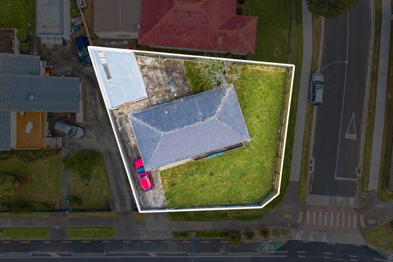 Action-packed, prime corner position64441944255233113