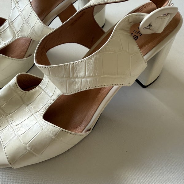 Bresley “Salle” Cream Peep Toes Heels Size 41 Carousel 2