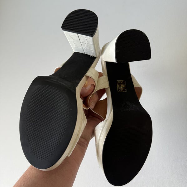 Bresley “Salle” Cream Peep Toes Heels Size 41 Carousel 6