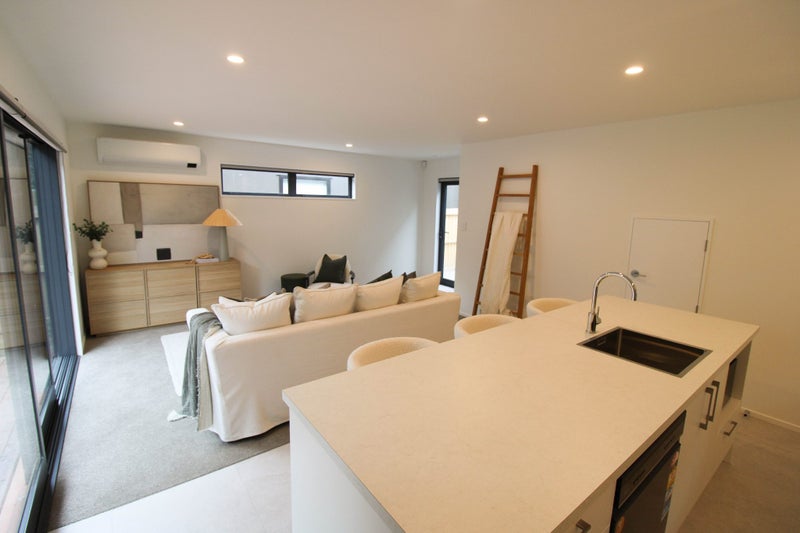 Private stand-alone 2 bed with office!!64442343349635112