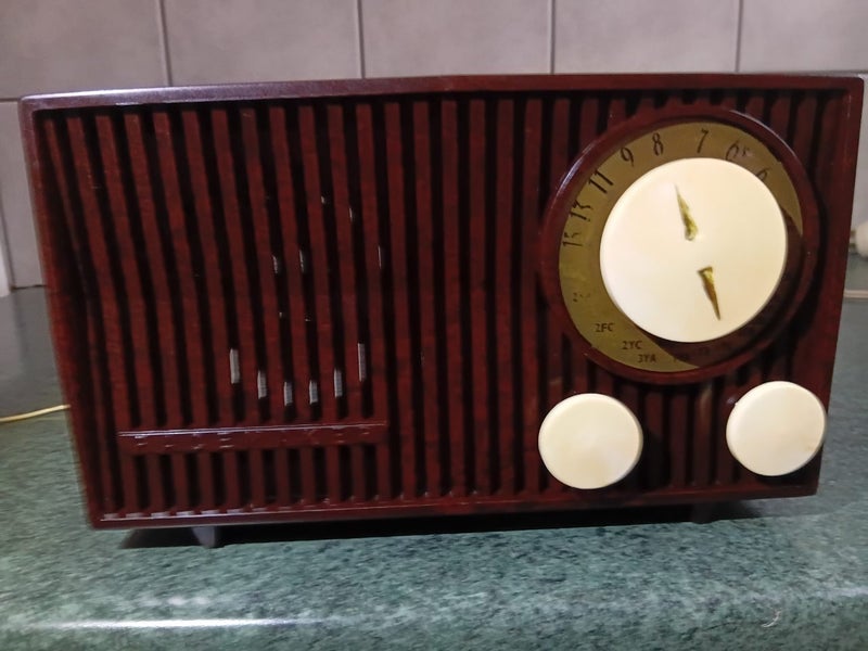 RARE 1955 PACEMAKER VALVE RADIO MODEL 5155 (PETITE) Carousel 1