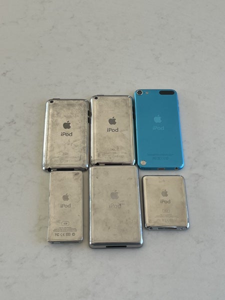 Old Apple Ipods Carousel 1