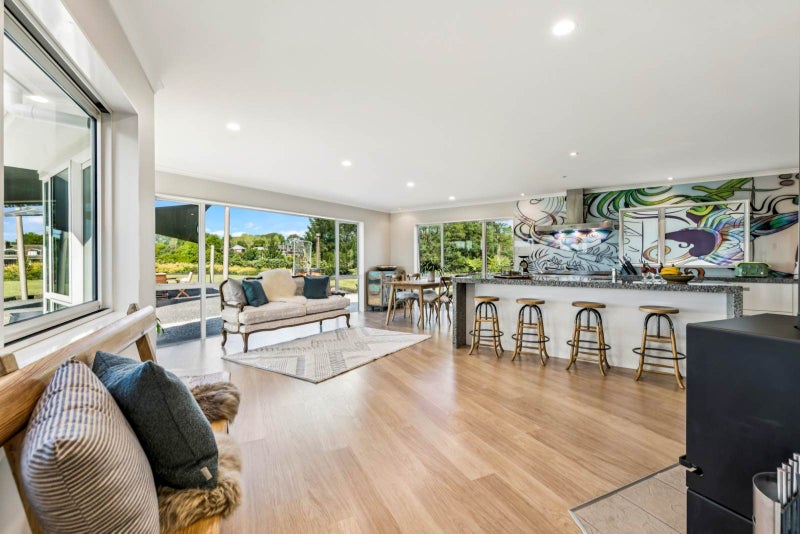 "The Chapter Begins: Your Waterfront Life in K...64444545501954114