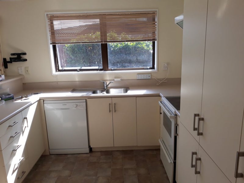 Burnside, 3 bedrooms64447368145537113