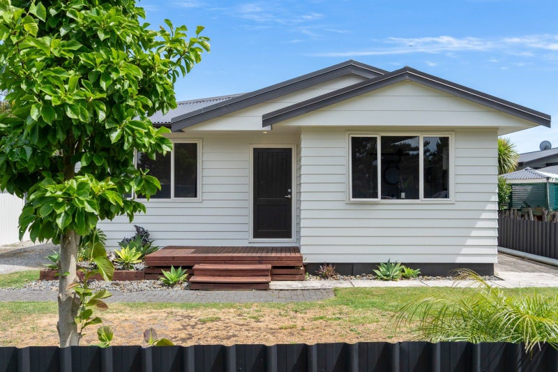 Move-in ready and full of surprises!64447460268931110