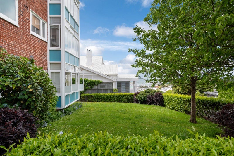 Prestigious ground-level residence on Seymour64447671384835112