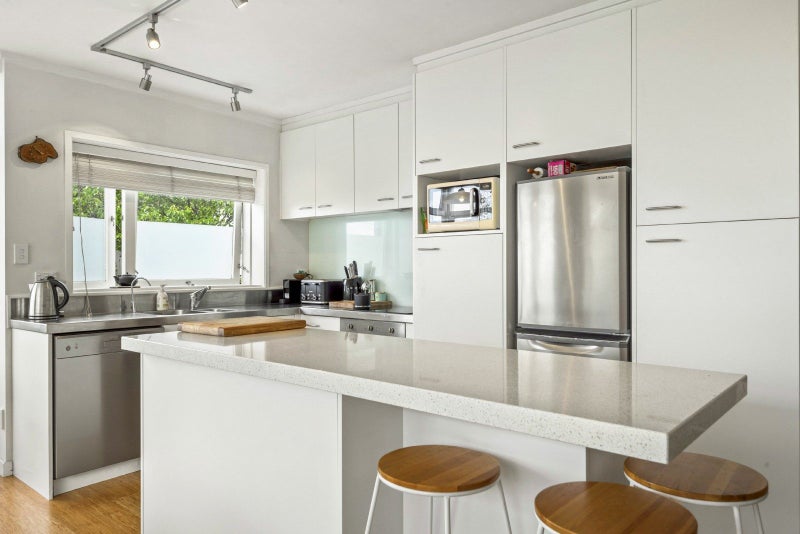 Prestigious ground-level residence on Seymour64447671384835114