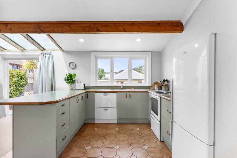 Sun Drenched Cottage with Dream Section64447777286657113