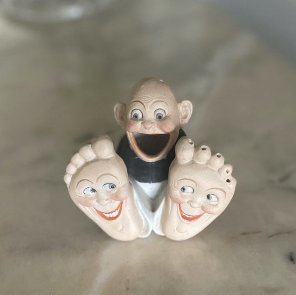 Schafer & Vater bisque porcelain novelty 'Happy Feet' Ashtray Carousel 1