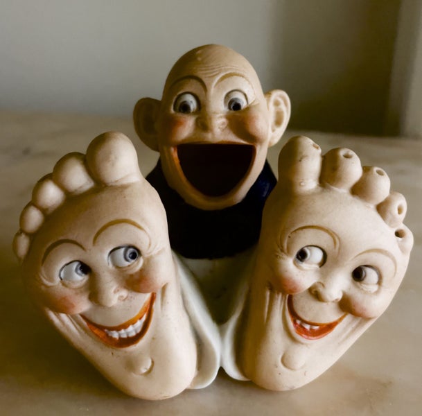 Schafer & Vater bisque porcelain novelty 'Happy Feet' Ashtray Carousel 2