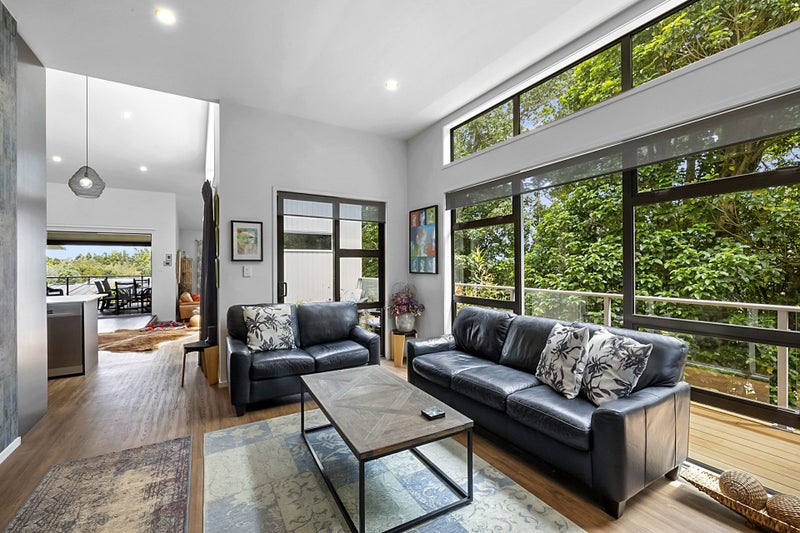 MODERN STYLE, NATURAL SURROUNDS64447869993603112