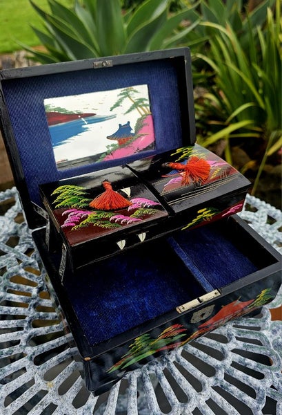 Vintage Japanese Laquered Handpainted Musical Jewellery Box Carousel 2