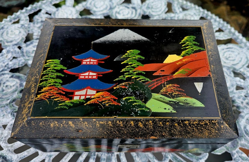 Vintage Japanese Laquered Handpainted Musical Jewellery Box Carousel 1