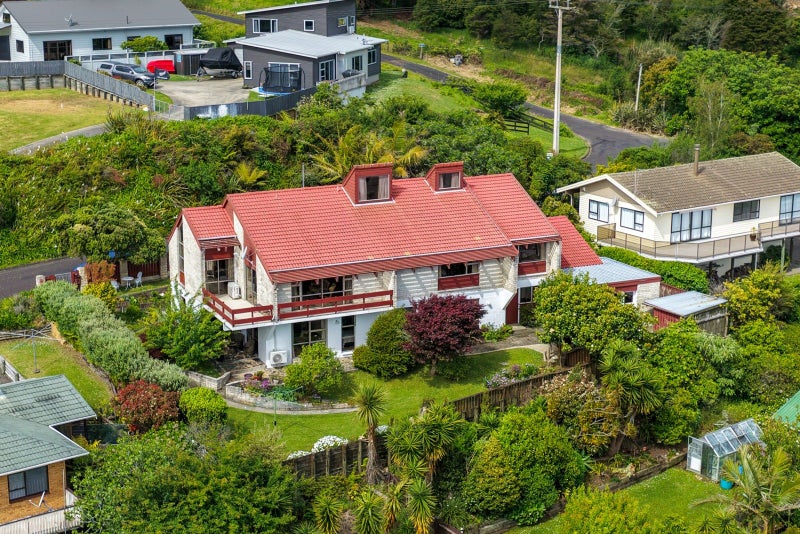 Two Levels of Living, One Incredible View64448665809410110