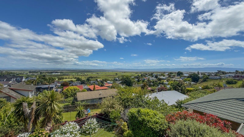 Two Levels of Living, One Incredible View64448665809410111