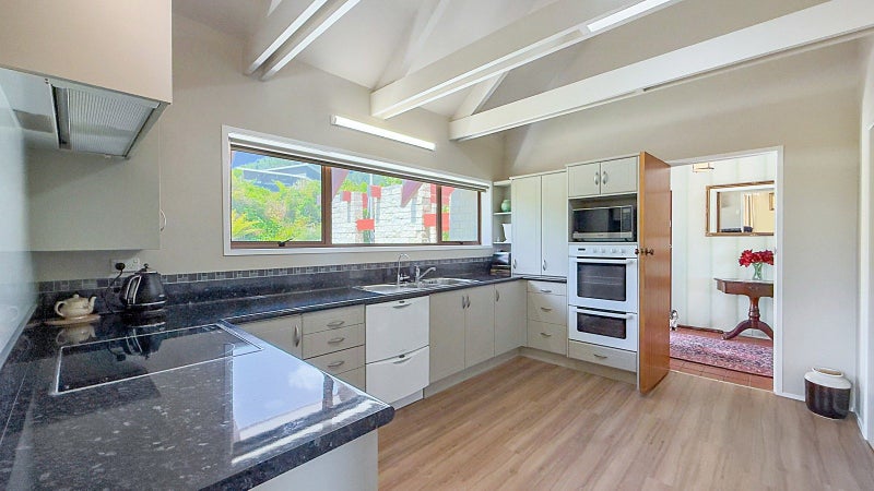 Two Levels of Living, One Incredible View64448665809410112