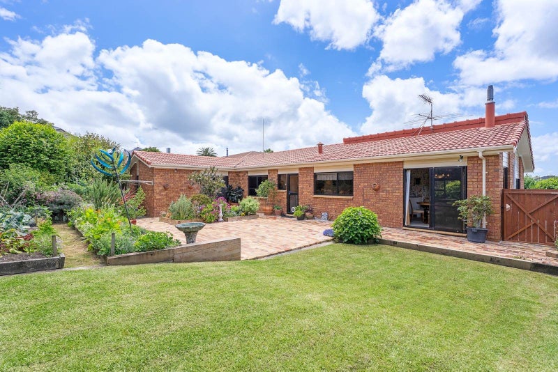 A Private West Harbour Retreat – Beautiful Bri...64448267619459110