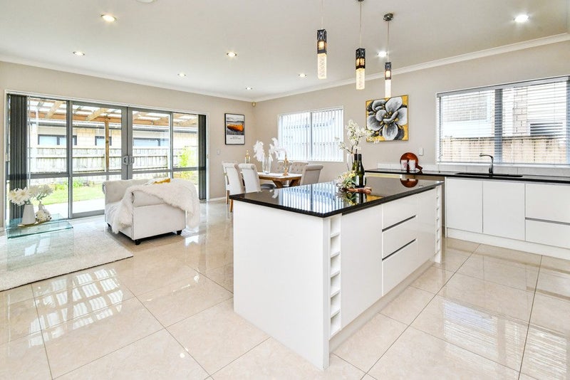 Elegant Living, Prime Location64448572551553113