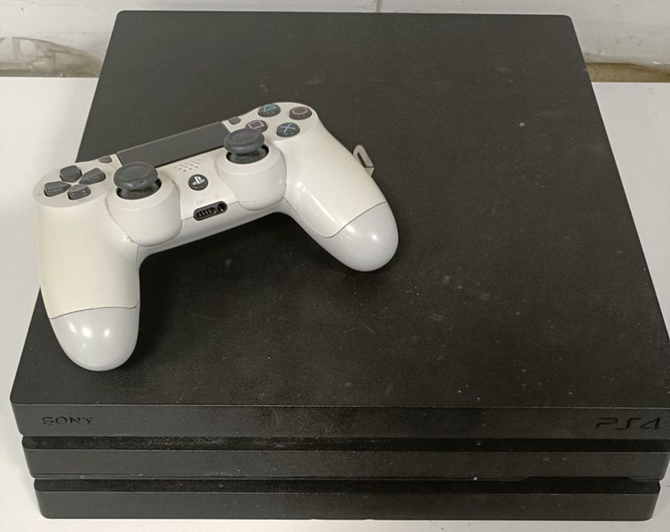 SONY PRO 1TB PS4 CONSOLE #A18105170-1 Carousel 1