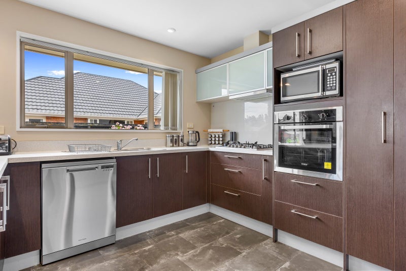 Picture Perfect and Perfectly Positioned!64448865614721114