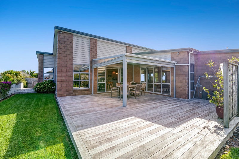 Premium Single-Level Home with Privacy and Outlook64448758963201114