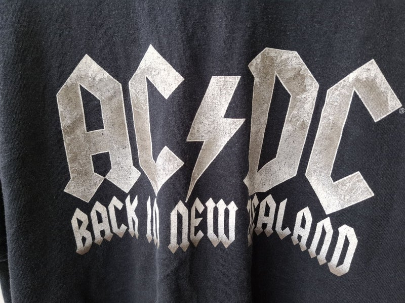 AC DC- Black Ice NZ Tour T-shirt- Summer 2010 Carousel 1