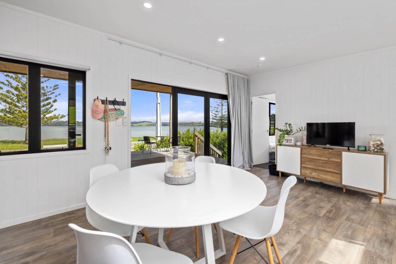 Views, Vibes & Vitamin Sea64450056445697112