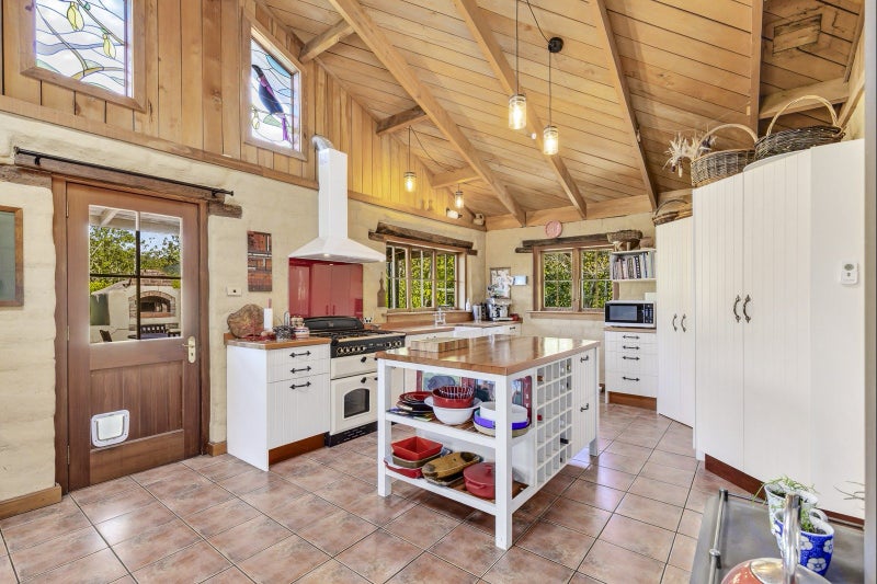 Country character home on 4.4ha with views64449253307266111