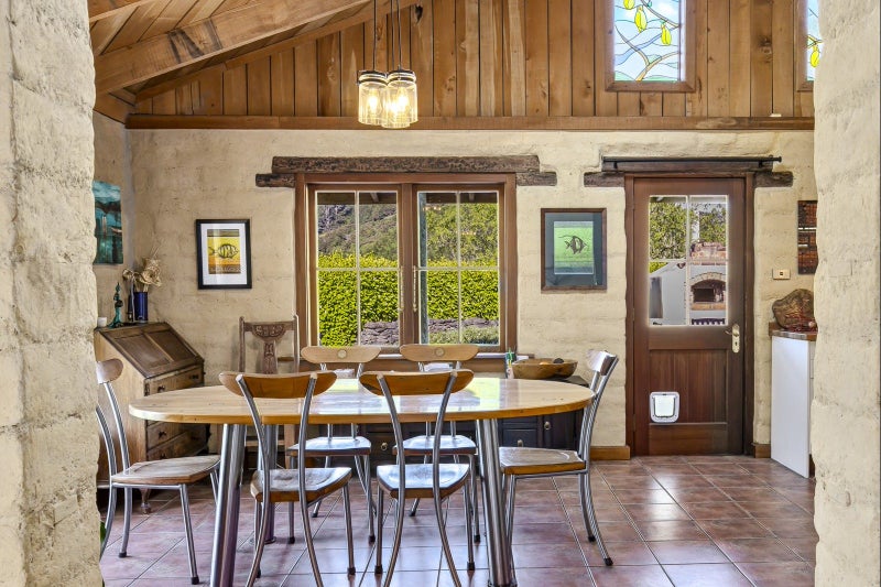 Country character home on 4.4ha with views64449253307266114